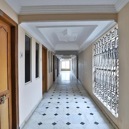 Spot On Hotel Decent Ānand 外观 照片