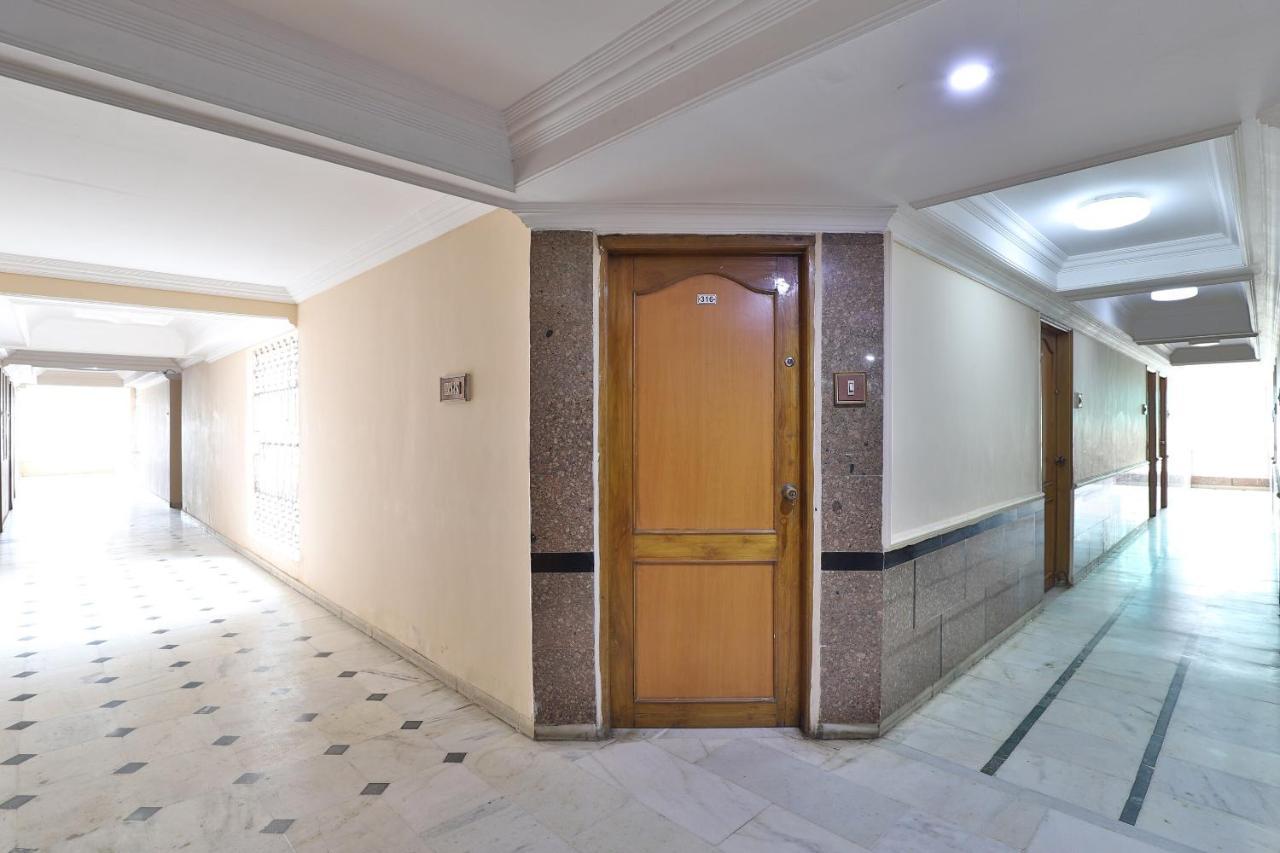 Spot On Hotel Decent Ānand 外观 照片
