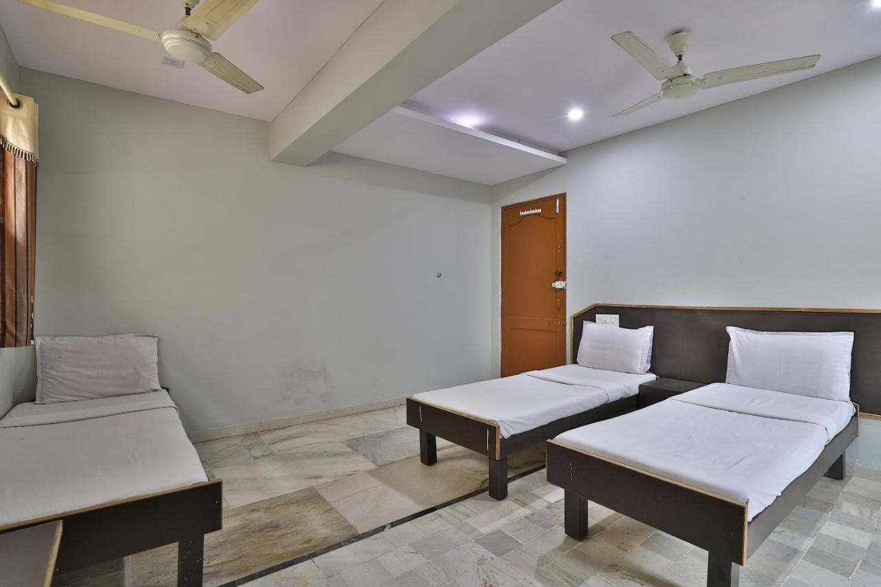 Spot On Hotel Decent Ānand 外观 照片