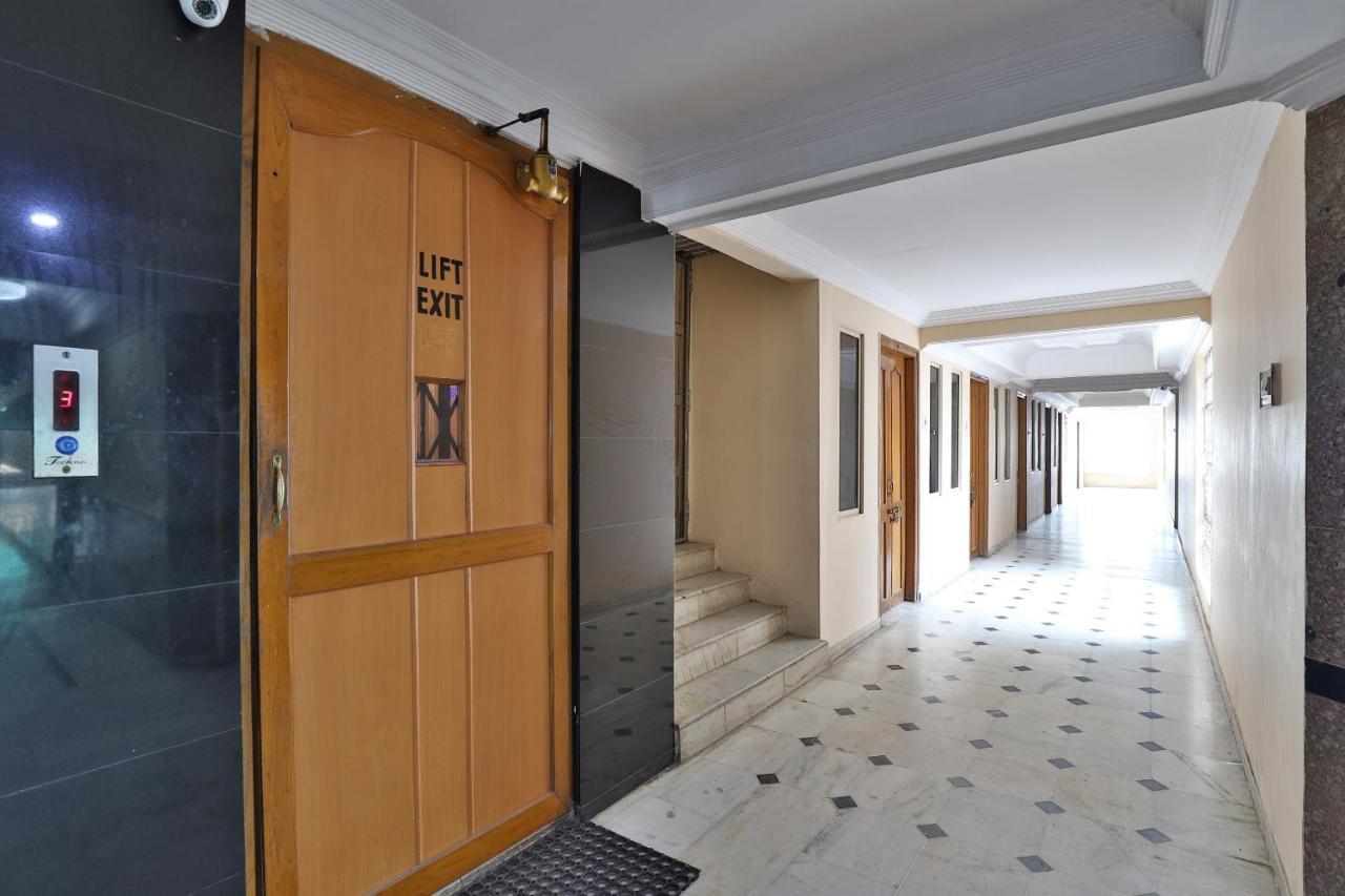 Spot On Hotel Decent Ānand 外观 照片