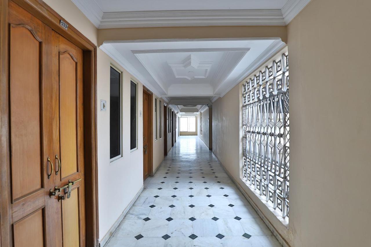 Spot On Hotel Decent Ānand 外观 照片