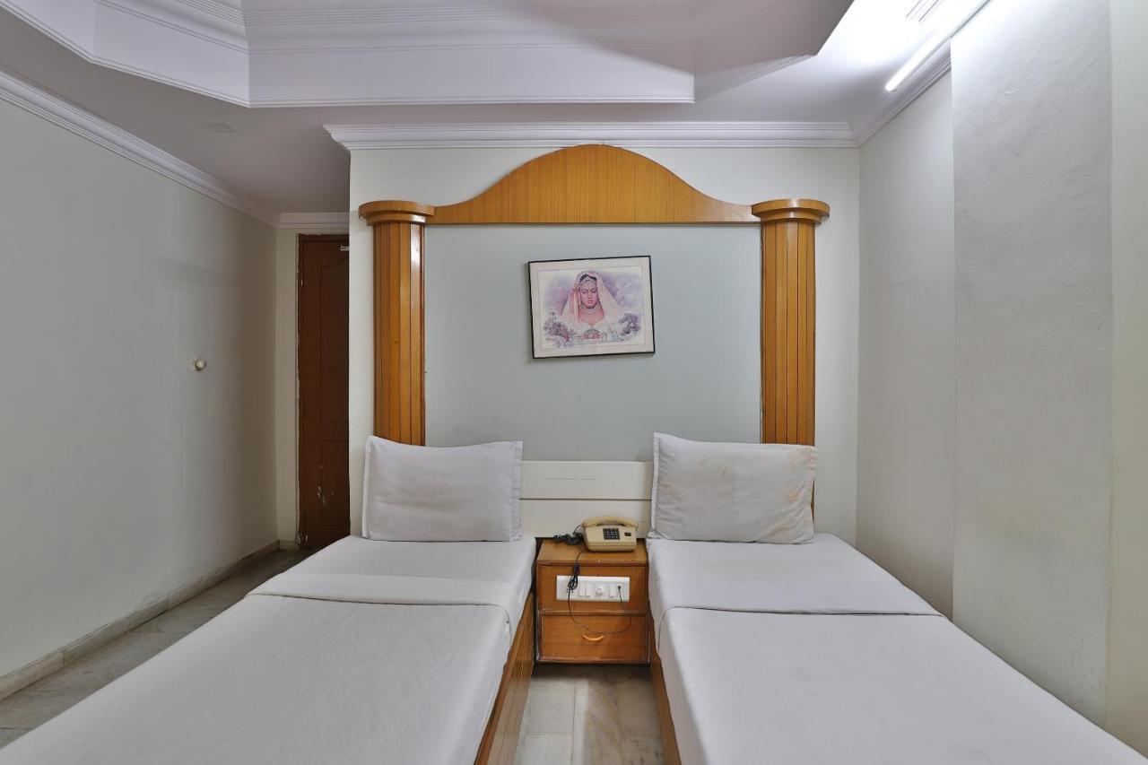 Spot On Hotel Decent Ānand 外观 照片