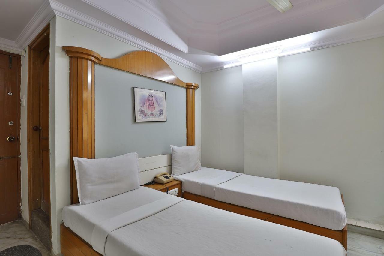Spot On Hotel Decent Ānand 外观 照片